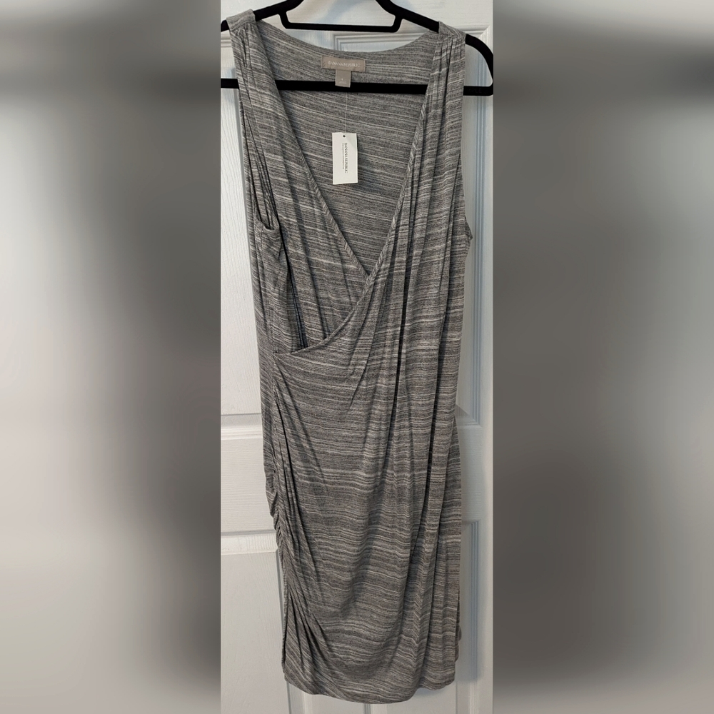 NWT Banana Republic Gray Sleeveless Fitted Dress Size Large Travel Friendly